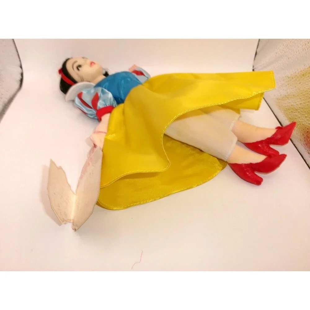 Vintage Applause Piroette Snow White Doll 1980's Vinyl Head Cloth Body 13 in